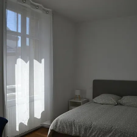 Maison De 4 A Cholet, Ideale Pour Les Familles, Groupes Et Sportifs ! שולה